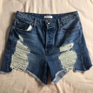 Women's Good American Jean Shorts girls like a size 6 or 8